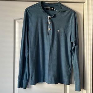 Men’s ABERCROMBIE AND FINTCH SOFT TEE HENLEY medium light blue